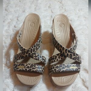 CROCS Cyprus Cypress Womens 7 Beige Leopard Slides High Heels Sandals